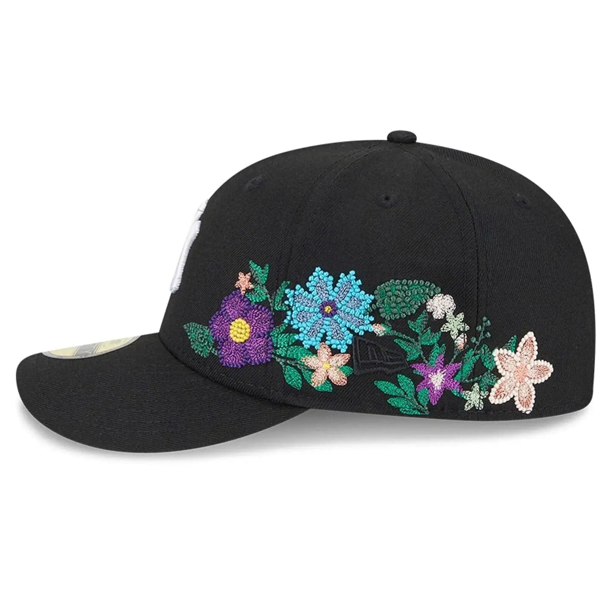 New Era Men Tonal Florals Yankees Pre Curved Fitted Hat (Black) display picture 2